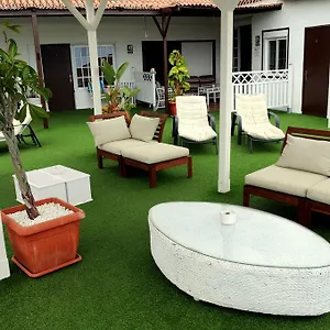 https://villa-las-flores-adeje.in-canary-islands.com